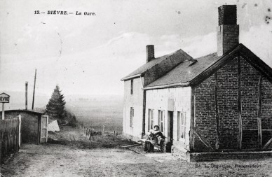 Bièvre- la gare.jpg